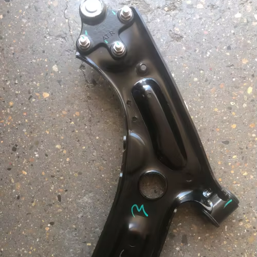 Car Right Side Front Lower Control Arm For MG5 OEM 10133160